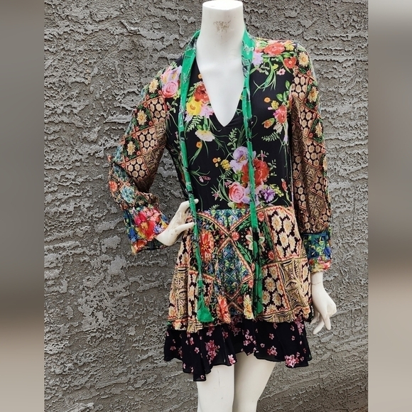 ALICE + OLIVIAMoore V-Neck Scarf Floral-Print Silk Dress - Picture 3 of 9